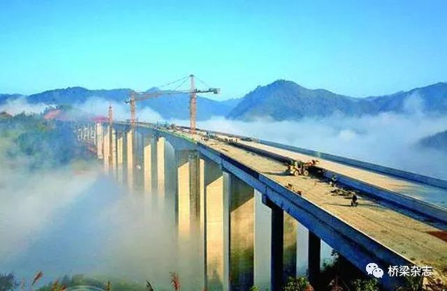 据悉,剑榕高速公路是贵州省高速公路规划"678"网中的"第二纵"沿河至