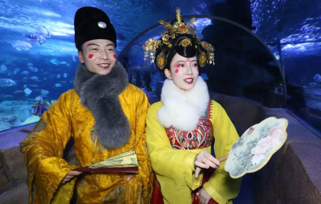 网红天团在演出结束以后美人鱼公主也把自己的小心心送给了小哥哥当小