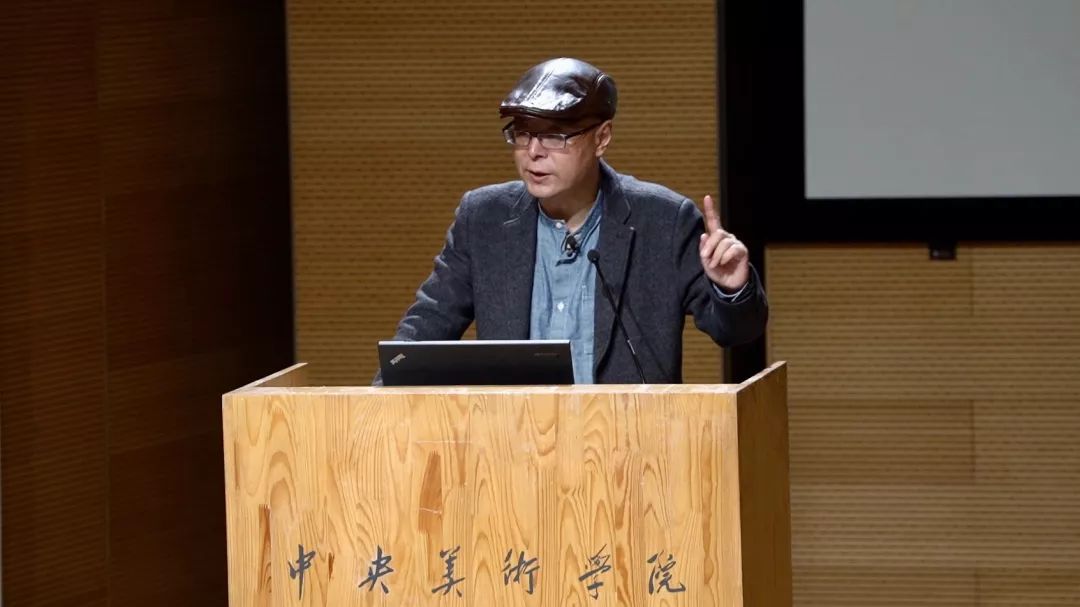 李军教授利用图像和文本,从达·芬奇艺术作品和科学研究之间的复杂