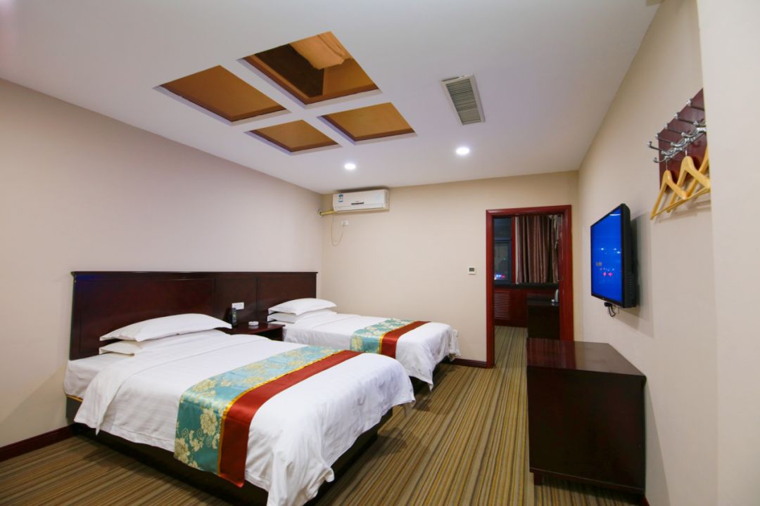 地址:栾川县城长春路与兴华路交叉口向北30米距离栾川马拉松起点5km