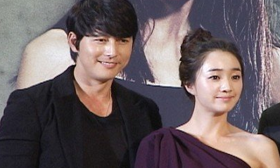 不过李智雅更加引人注目的可以说是她的感情和婚姻,老公