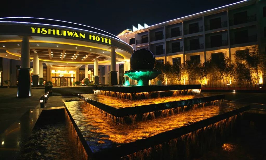 伊水湾大酒店距离栾川马拉松起点3km左右地址:栾川县鸾州大道与长春路