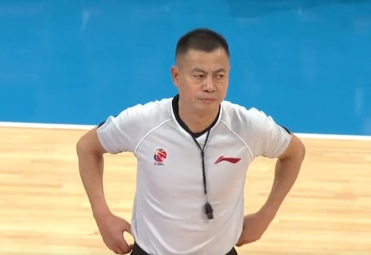 原创权威人士发言28号裁判汪梅吹罚流程存问题疏忽还是别有用心