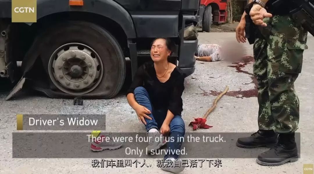 纪录片中,无辜民众被汽车冲撞,炸弹袭击;极端恐怖分子在街上大肆砍杀