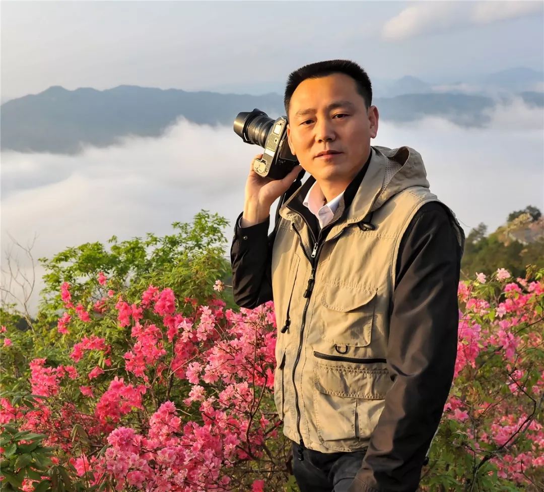 《中国摄影报《光明日报《中国监察《特别文摘《湖北画报
