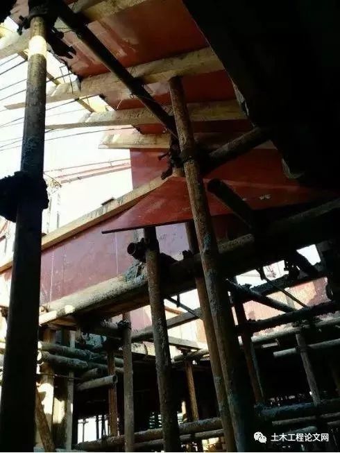 楼梯施工缝位置怎么留施工现场真的留对了