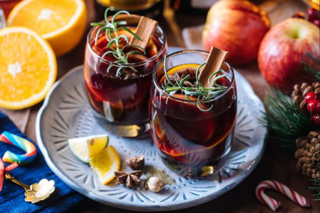 原创冬天皮肤易干燥用红酒跟这些水果一起煮睡前喝点皮肤好