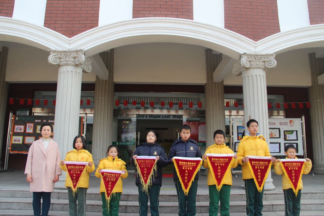 经过综合评定,上周获得"五好寝室":男216室寝室长:余浩天/男310室寝室