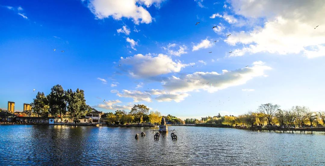 春城秀这一抹昆明蓝火爆朋友圈