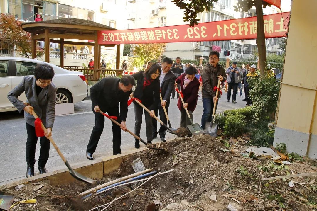 程家橋街道這個小區3臺電梯同時開工居民將告別爬梯難