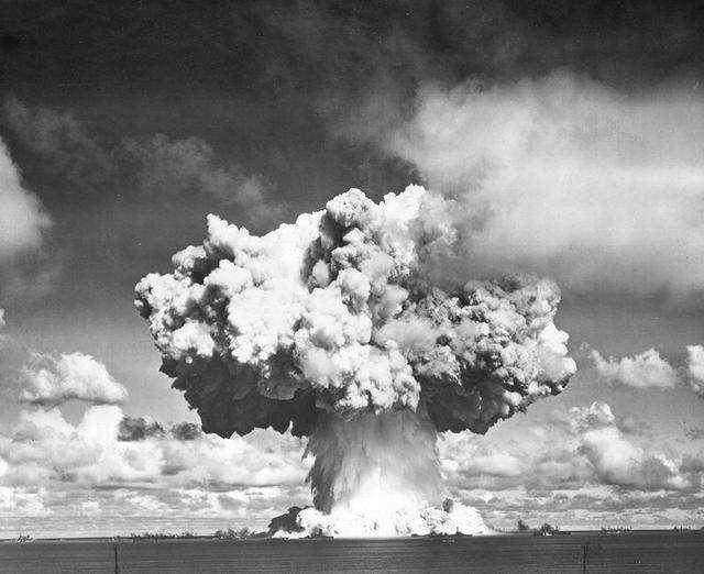 美国第一颗原子弹图片