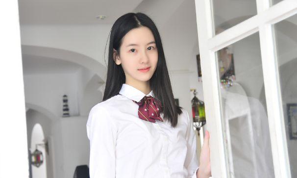 清纯学霸才貌双全却始终不火,今作品未播,一个造型就喜获众赞