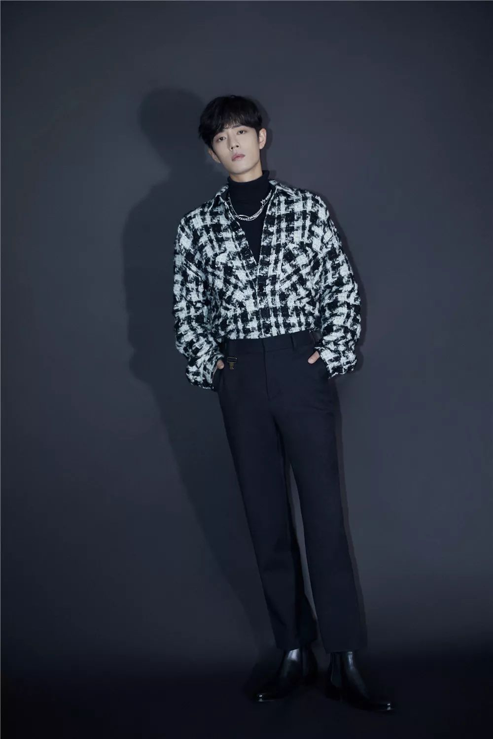 肖战穿衣图鉴 | 救命,我被这男孩的衣品治愈了!_衬衫