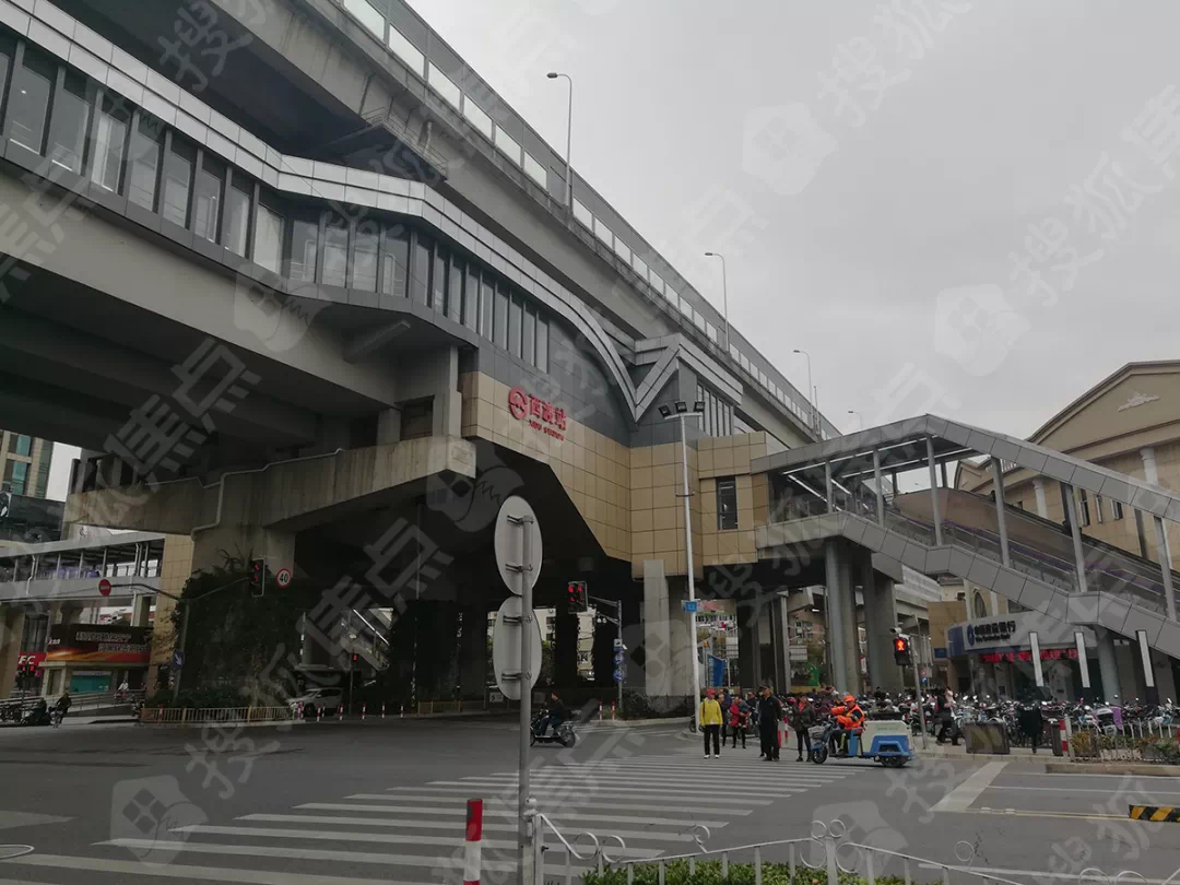西渡地铁站实景图自驾方面,项目东面就是s4沪金高速,向南可连g1501