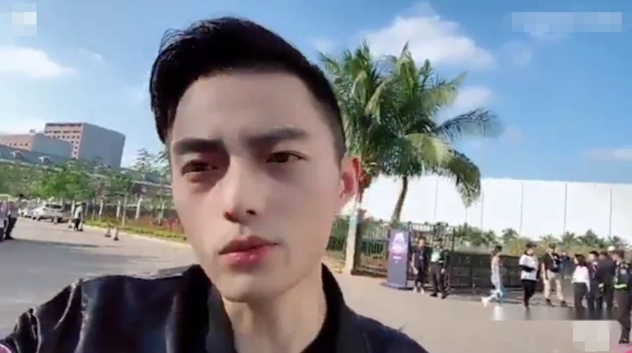 lol电竞霍建华智勋身高真就不到1米6粉丝合影后身高是硬伤