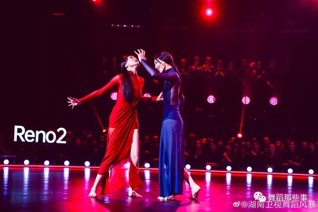 这场"画皮"般的绝美盛宴被郝若琦与王雪柔演绎得妩媚中不失潇洒,在