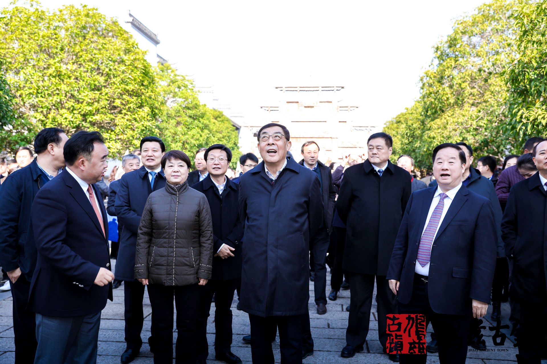 新华联鸠兹古镇全面盛大开放,当天入园游客超3万人次