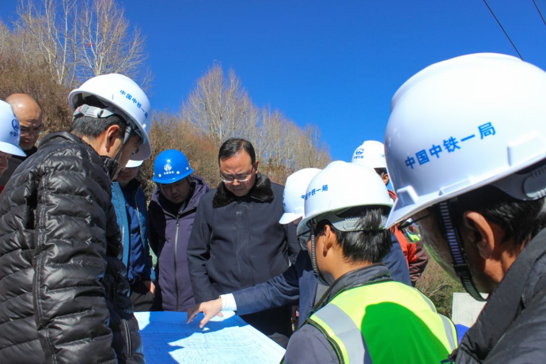 调研任家沟大桥李言明先后到任家沟大桥,郭达山隧道