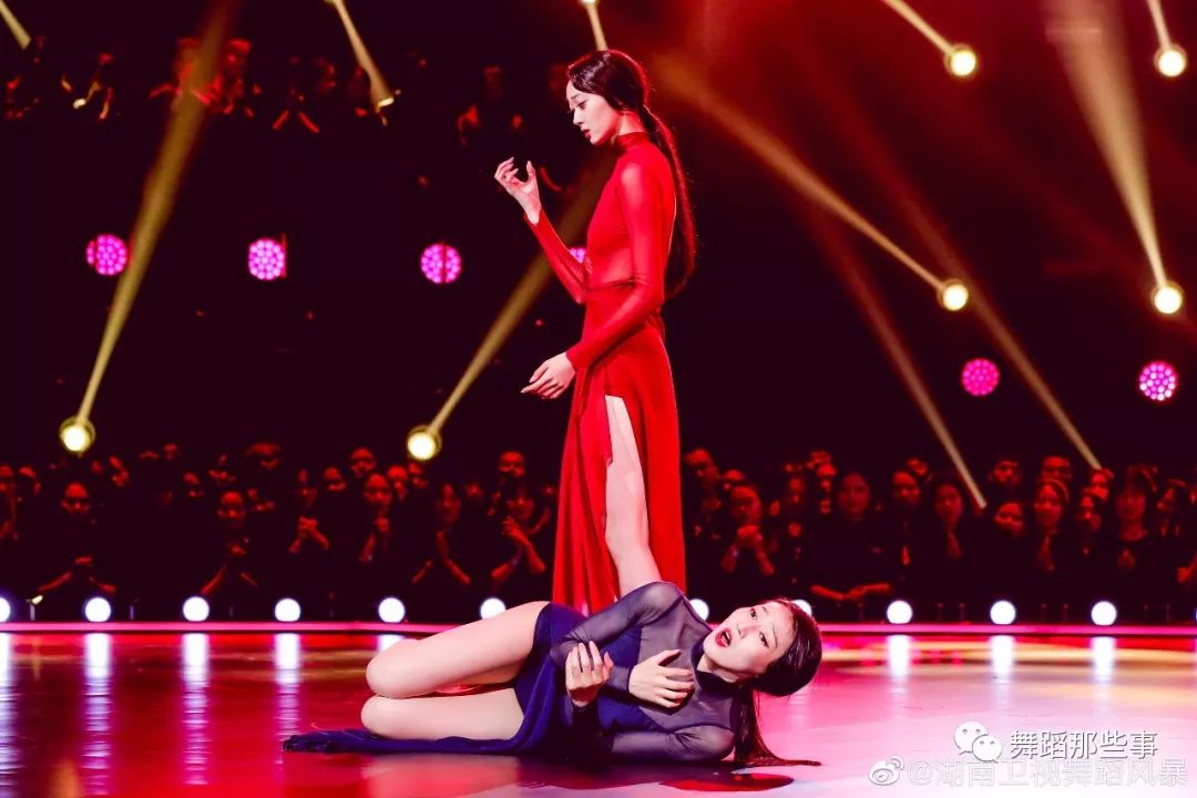 这段双人舞看得我鸡皮疙瘩全起来了眼睛里都是戏啊