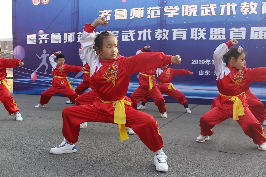 小洪拳,少林连环拳,少年拳,通臂拳,阴手棍…或是参赛选手闪转腾挪的