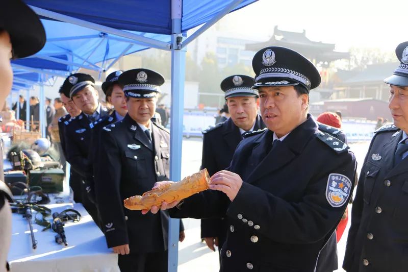 操作平台省公安厅民警监督销毁涉案物品过程图片来源于陕西省公安厅