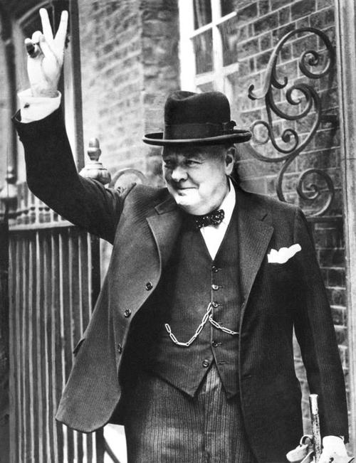 丘吉尔我拼死抗战就是为了保护人民罢免我的权利