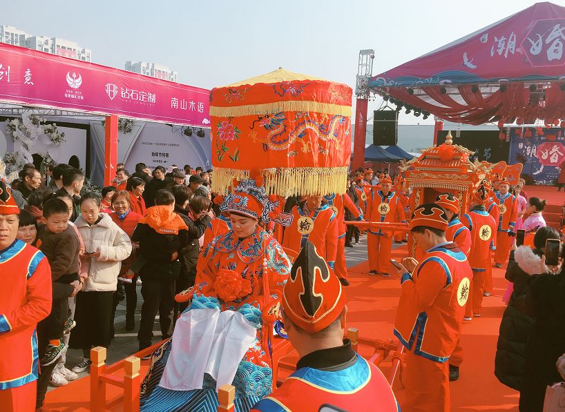 热1八抬大轿十里红妆銮驾仪仗队都在这里亮相视频