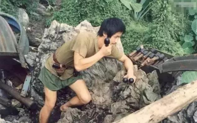 1986年那拉山口战斗中,解放军某部战士李谋仁在防守阵地时身受重伤,三