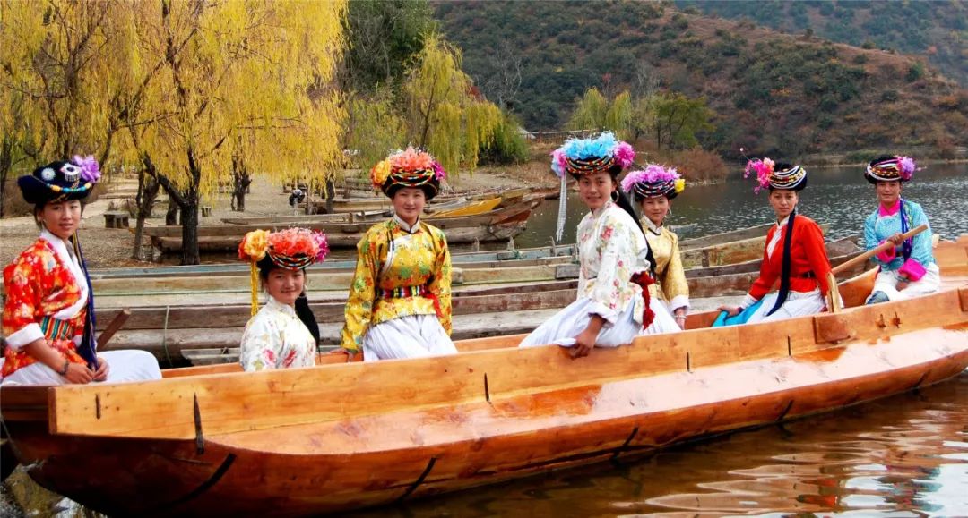 摩梭人百年变迁都在这460张照片里了