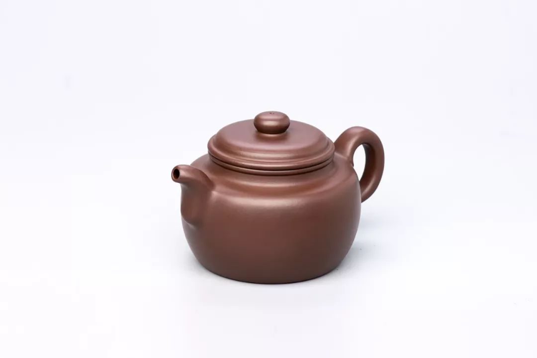 作者简介范春林1977年出生,紫砂界中青辈实力陶手.