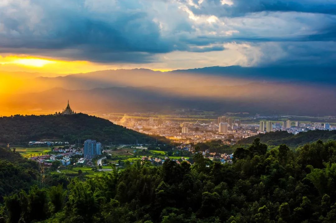 东方珠宝城瑞丽市,中国咖啡之乡芒市