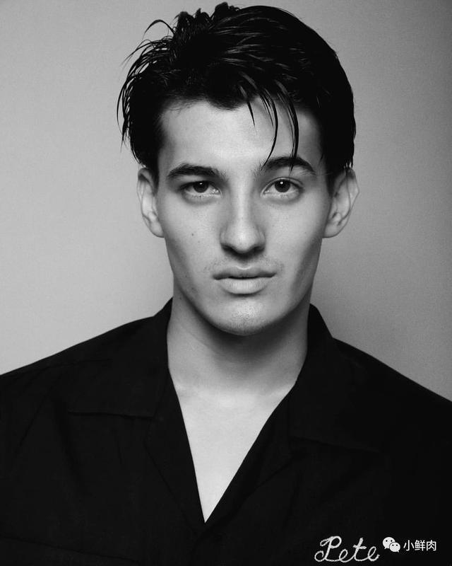 混血日本男模拍摄优衣库大片火了人鱼线腹肌真性感