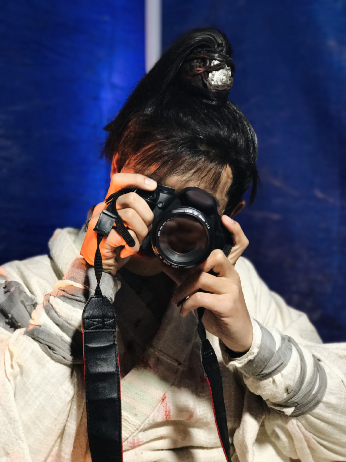 工作室分享李现片场花絮照丁你已被摄影师丁宁的镜头捕捉