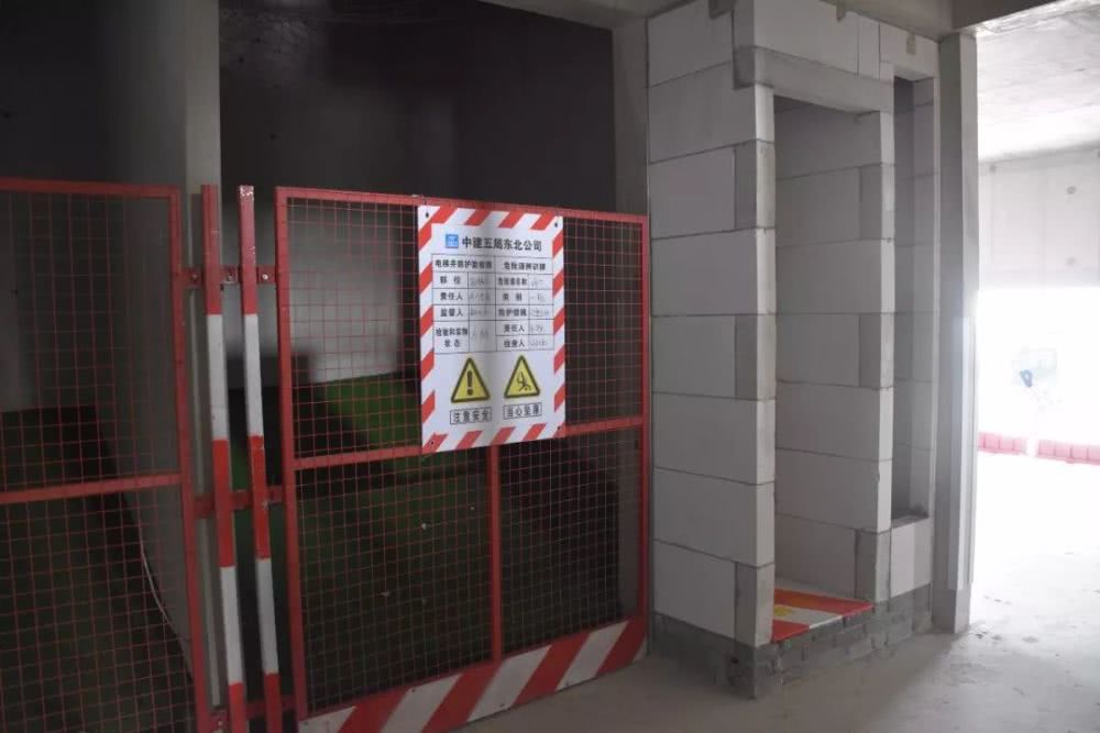 中建八局标准化防护栏现场图高颜值