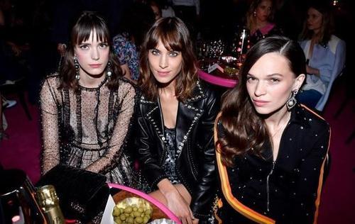 漂亮女孩因病失去双腿,成为欧洲第一位双腿截肢的模特_stacy