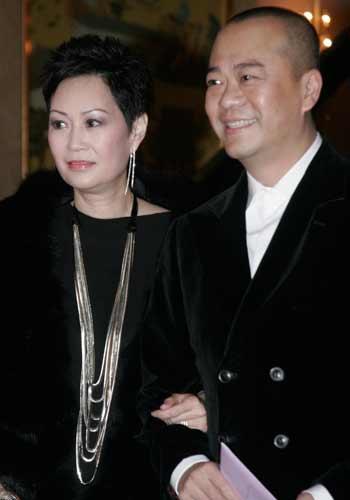 他曾是tvb"扛把子", 35岁娶女粉丝, 婚后才得知妻子身家80亿_欧阳震华
