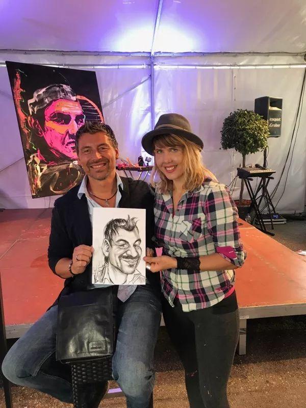 美女艺术家达人秀惨遭淘汰画作完成后却震惊全场