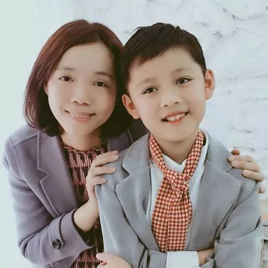 悦读书韵——亲子共读益处多_父母亲