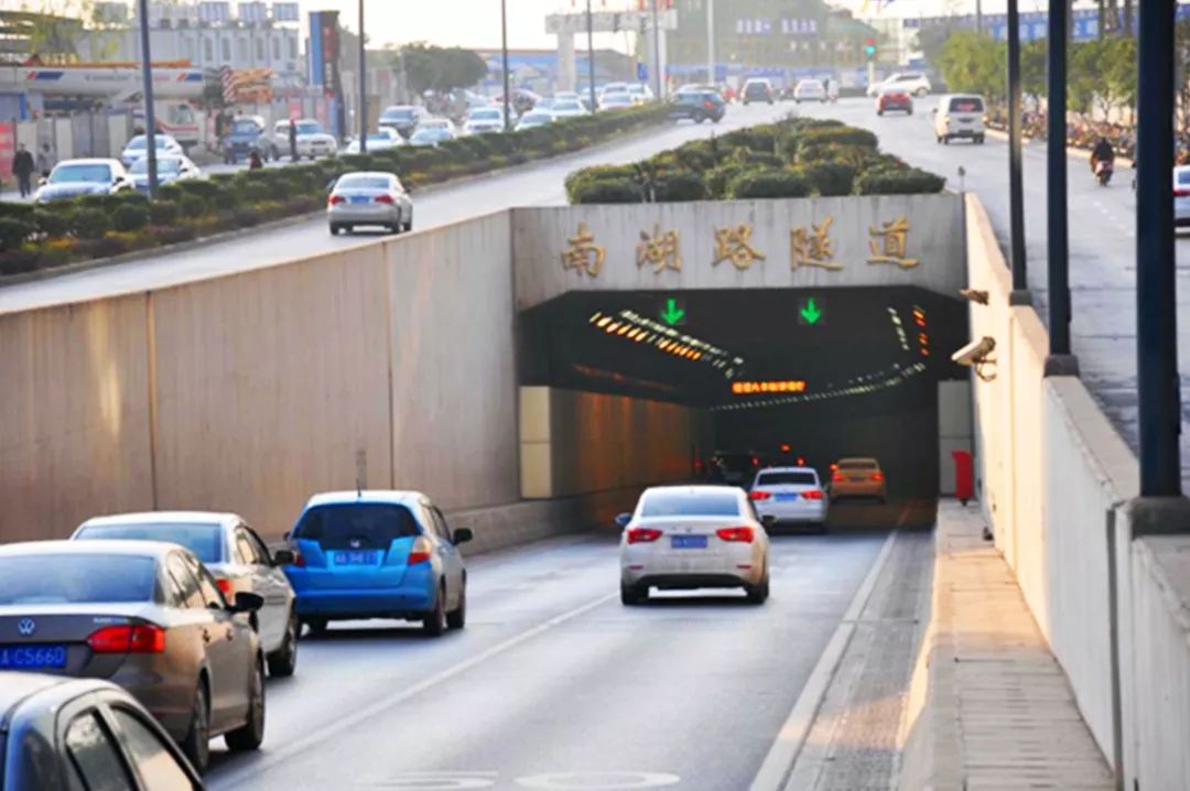 广州北京南路车祸图片