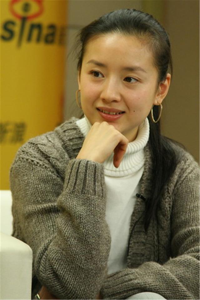 原创董洁12年前的旧照曝光看到她的露齿笑网友都怦然心动了