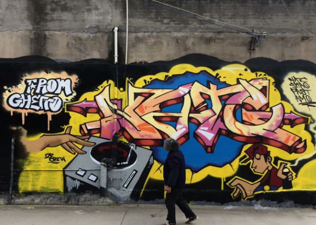 艺术家曹昌禹涂鸦绘画《from ghetto 》艺术家田子由现场水墨拓印