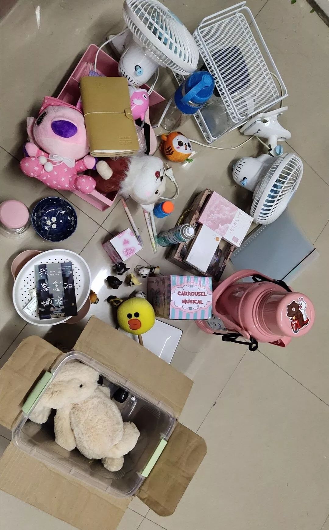 都纷纷寻找自己的闲置物品,献出爱心