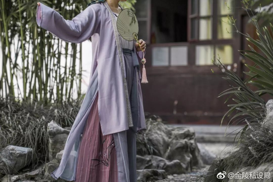 至于说下装繁复累赘…首先,汉服不是只有裙装,裤装也是有的,比如 宋裤