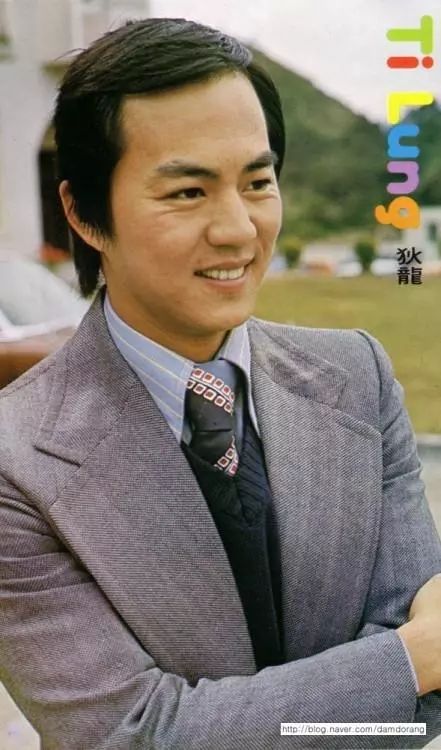 港星昔日旧影狄龙眉目俊朗青涩阳刚