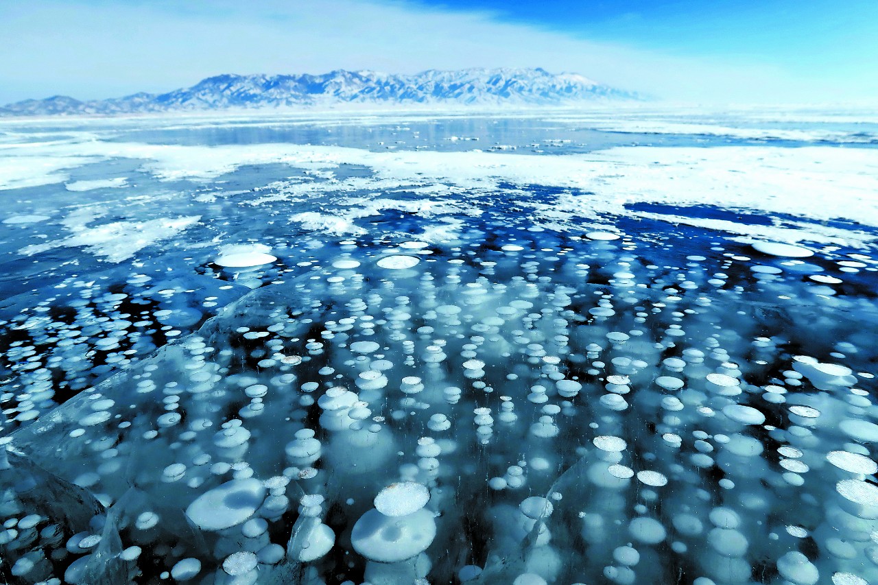 赛里木湖冬天图片