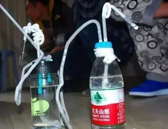 你会想到什么呢放在一起色彩缤纷的吸管