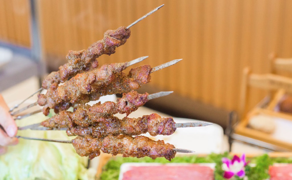 原来,昌平人口口相传的佳明眼镜店就在阳坊镇西贯市村,据说这里配眼镜