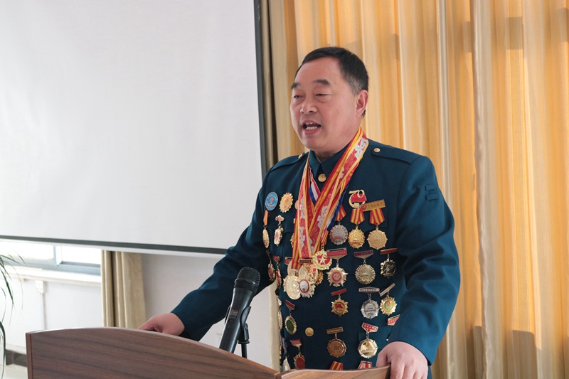 中国好人李高峰回家乡淮陈酒厂"传经送宝"