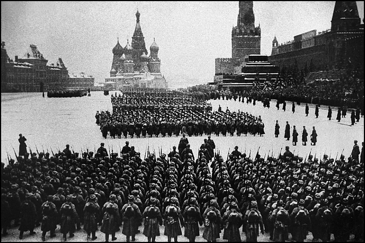 俄罗斯举行1941年红场阅兵式纪念活动_凤凰网视频_凤凰网
