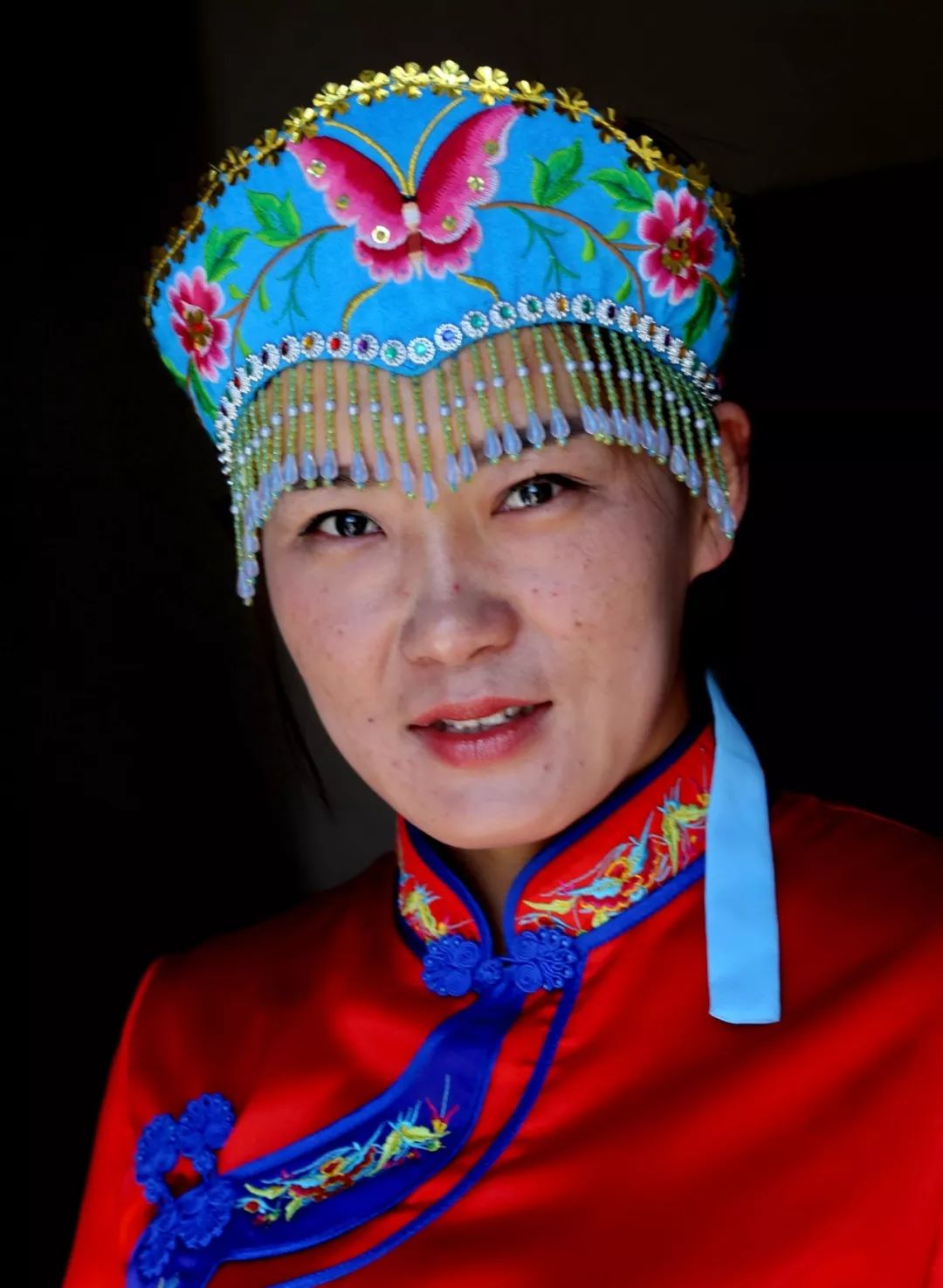 锡伯族xī bó zu(2017年摄于新疆察布查尔)瑶族yáo zú(2016年摄于